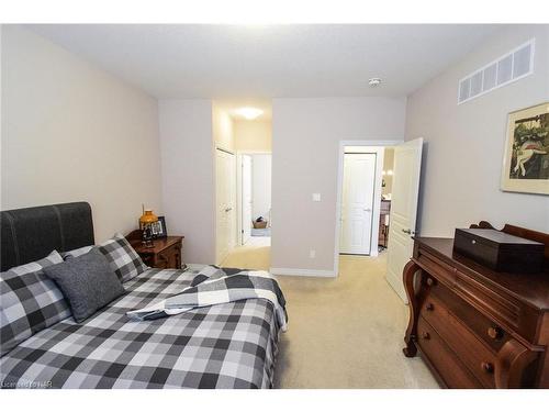 16 Ellis Avenue, St. Catharines, ON - Indoor Photo Showing Bedroom
