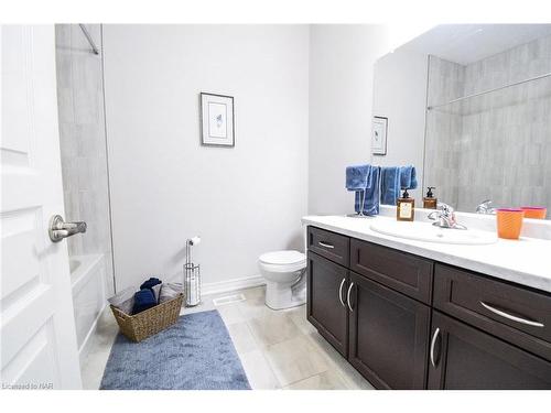 16 Ellis Avenue, St. Catharines, ON - Indoor Photo Showing Bathroom