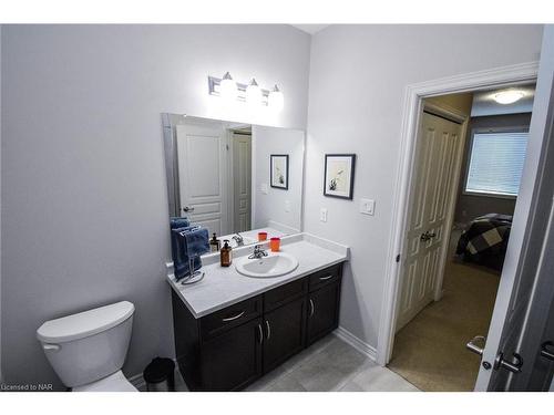 16 Ellis Avenue, St. Catharines, ON - Indoor Photo Showing Bathroom