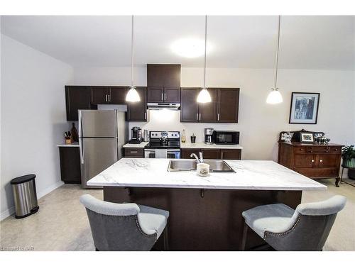 16 Ellis Avenue, St. Catharines, ON - Indoor Photo Showing Kitchen With Upgraded Kitchen