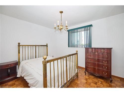 348 Barrick Road, Port Colborne, ON - Indoor Photo Showing Bedroom