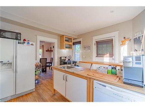 3648 Main Street, Niagara Falls, ON - Indoor Photo Showing Kitchen With Double Sink