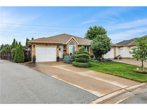 7799 Yvette Crescent, Niagara Falls, ON - Outdoor With Facade