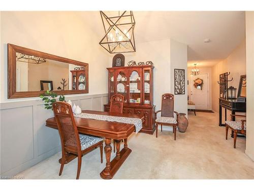 7799 Yvette Crescent, Niagara Falls, ON - Indoor Photo Showing Dining Room