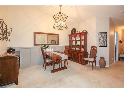 7799 Yvette Crescent, Niagara Falls, ON - Indoor Photo Showing Dining Room