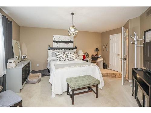 7799 Yvette Crescent, Niagara Falls, ON - Indoor Photo Showing Bedroom