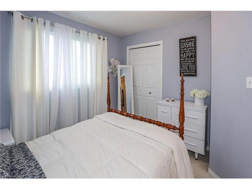 7799 Yvette Crescent, Niagara Falls, ON - Indoor Photo Showing Bedroom