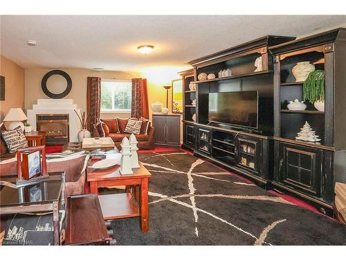 7799 Yvette Crescent, Niagara Falls, ON - Indoor Photo Showing Living Room With Fireplace