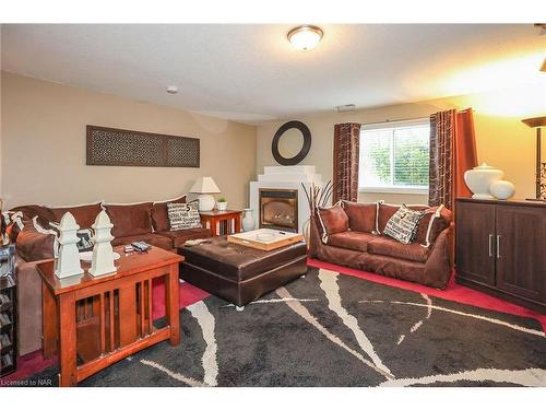 7799 Yvette Crescent, Niagara Falls, ON - Indoor Photo Showing Living Room With Fireplace