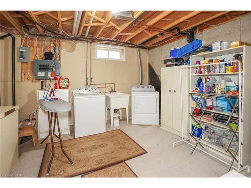 7799 Yvette Crescent, Niagara Falls, ON - Indoor Photo Showing Laundry Room