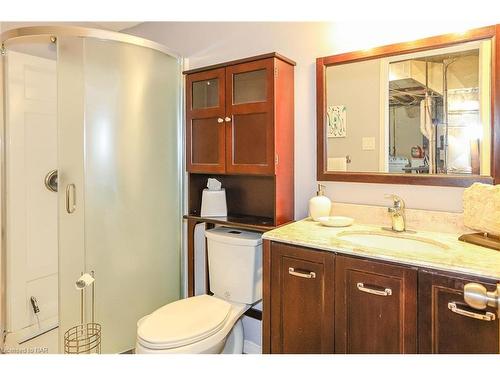 7799 Yvette Crescent, Niagara Falls, ON - Indoor Photo Showing Bathroom