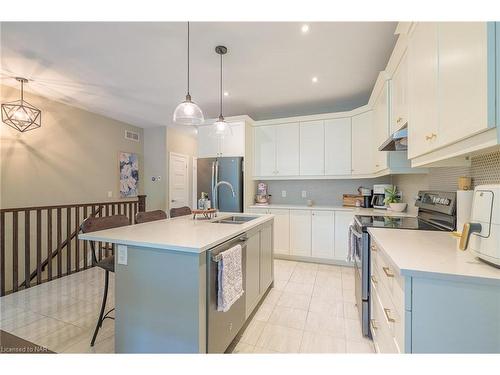 50 Andrew Lane, Thorold, ON - Indoor Photo Showing Kitchen With Double Sink