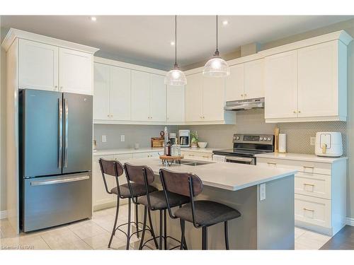 50 Andrew Lane, Thorold, ON - Indoor Photo Showing Kitchen With Stainless Steel Kitchen