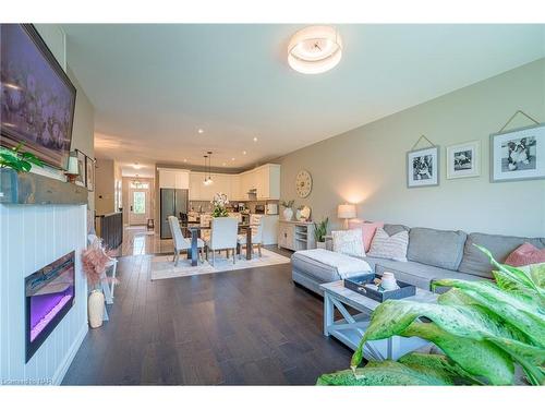 50 Andrew Lane, Thorold, ON - Indoor Photo Showing Living Room