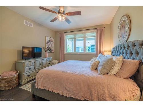 50 Andrew Lane, Thorold, ON - Indoor Photo Showing Bedroom