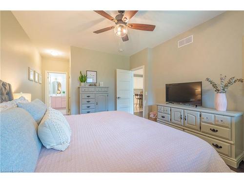 50 Andrew Lane, Thorold, ON - Indoor Photo Showing Bedroom