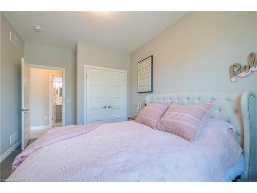 50 Andrew Lane, Thorold, ON - Indoor Photo Showing Bedroom