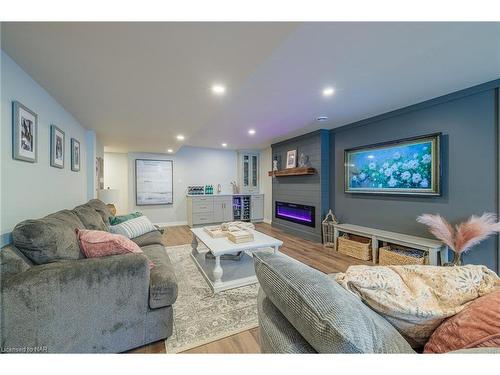 50 Andrew Lane, Thorold, ON - Indoor Photo Showing Living Room