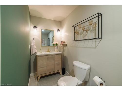 50 Andrew Lane, Thorold, ON - Indoor Photo Showing Bathroom