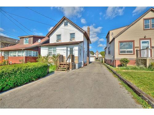 5267 Mcrae Street, Niagara Falls, ON - Outdoor With Facade