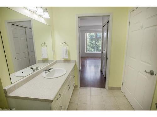 201-141 Vansickle Road, St. Catharines, ON - Indoor Photo Showing Bathroom