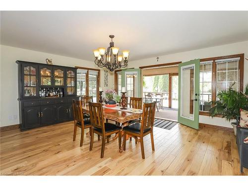 2205 Mewburn Road, Niagara Falls, ON - Indoor Photo Showing Dining Room