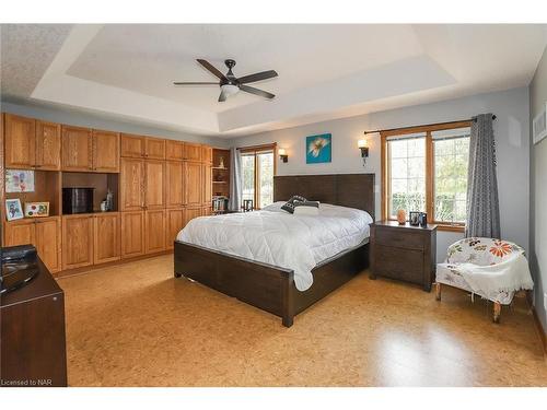 2205 Mewburn Road, Niagara Falls, ON - Indoor Photo Showing Bedroom