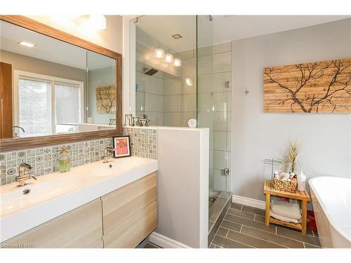 2205 Mewburn Road, Niagara Falls, ON - Indoor Photo Showing Bathroom