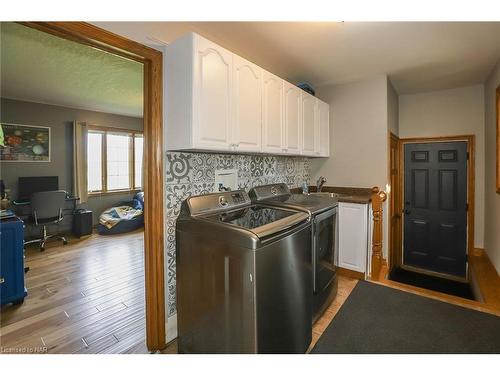 2205 Mewburn Road, Niagara Falls, ON - Indoor Photo Showing Laundry Room