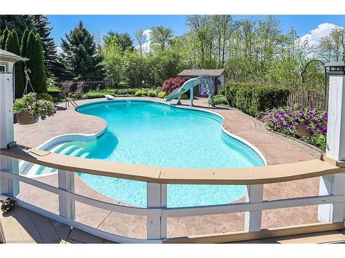 2205 Mewburn Road, Niagara Falls, ON - Outdoor With In Ground Pool With Backyard