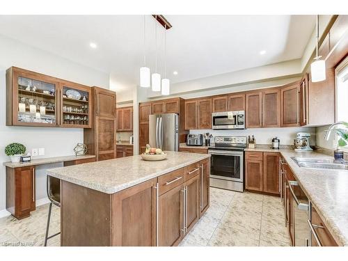 6635 Parkside Road, Niagara Falls, ON - Indoor Photo Showing Kitchen