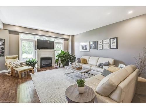 6635 Parkside Road, Niagara Falls, ON - Indoor Photo Showing Living Room With Fireplace