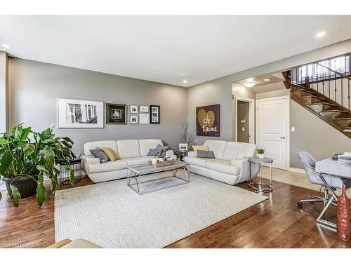 6635 Parkside Road, Niagara Falls, ON - Indoor Photo Showing Living Room