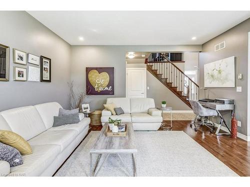 6635 Parkside Road, Niagara Falls, ON - Indoor Photo Showing Living Room