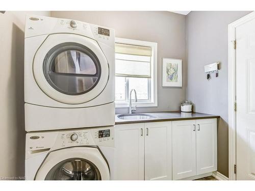 6635 Parkside Road, Niagara Falls, ON - Indoor Photo Showing Laundry Room