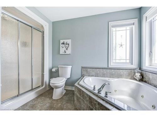 6635 Parkside Road, Niagara Falls, ON - Indoor Photo Showing Bathroom