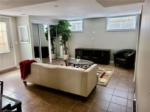 6635 Parkside Road, Niagara Falls, ON - Indoor Photo Showing Kitchen