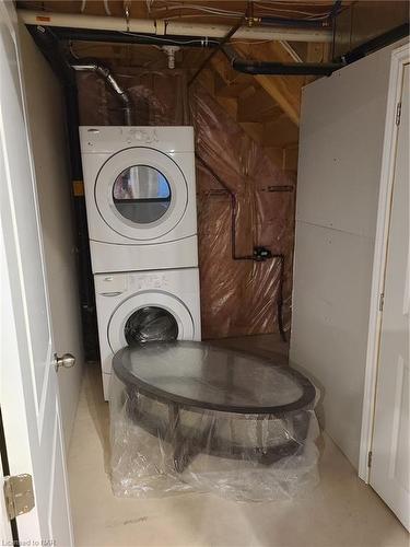 6635 Parkside Road, Niagara Falls, ON - Indoor Photo Showing Laundry Room