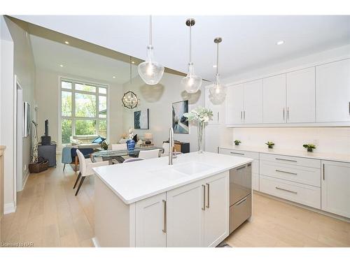 35 Taliesin Trail, Welland, ON - Indoor Photo Showing Kitchen