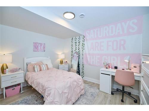 35 Taliesin Trail, Welland, ON - Indoor Photo Showing Bedroom