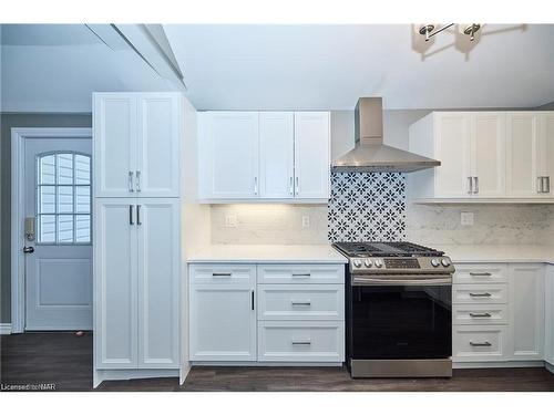 4226 Terrace Avenue, Niagara Falls, ON - Indoor Photo Showing Kitchen