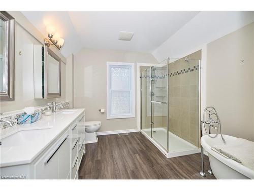 4226 Terrace Avenue, Niagara Falls, ON - Indoor Photo Showing Bathroom