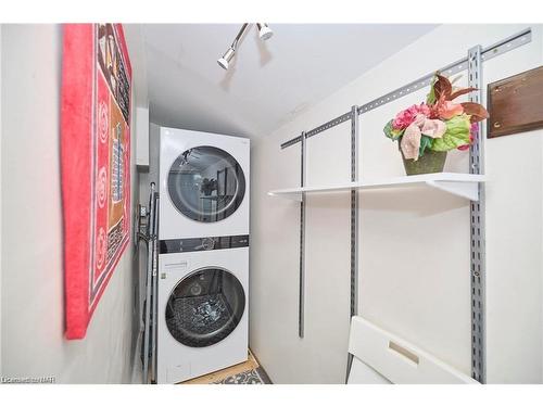 4226 Terrace Avenue, Niagara Falls, ON - Indoor Photo Showing Laundry Room