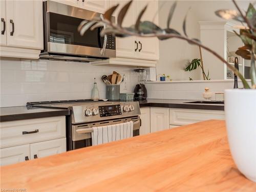 42.5 Canal Street, St. Catharines, ON - Indoor Photo Showing Kitchen