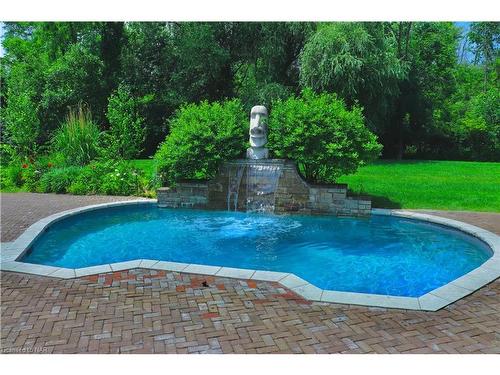 10131 Niagara River Parkway, Niagara Falls, ON - Outdoor With In Ground Pool With Backyard