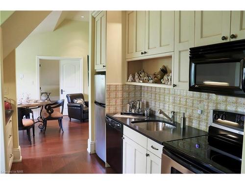 10131 Niagara River Parkway, Niagara Falls, ON - Indoor Photo Showing Kitchen