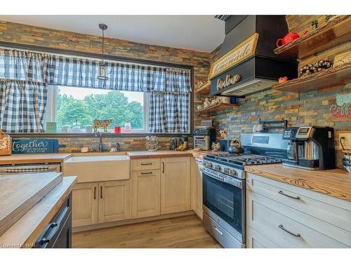 2848 Mountain Road, Lincoln, ON - Indoor Photo Showing Kitchen