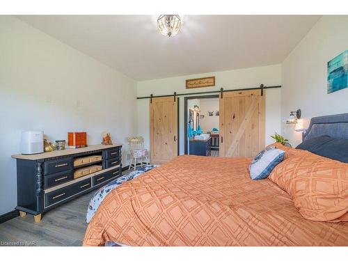 2848 Mountain Road, Lincoln, ON - Indoor Photo Showing Bedroom