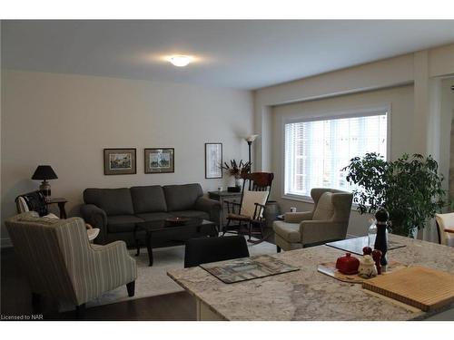 59 Windsor Circle Circle, Niagara-On-The-Lake, ON - Indoor Photo Showing Living Room