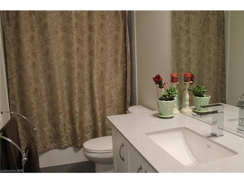 59 Windsor Circle Circle, Niagara-On-The-Lake, ON - Indoor Photo Showing Bathroom